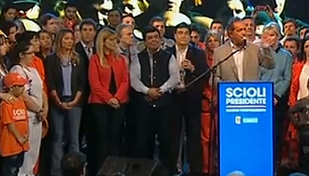 Uñac dijo presente en el cierre de campaña de Scioli