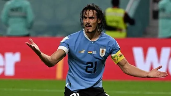 La furia de Cavani con el VAR por la eliminación de Uruguay se hizo viral