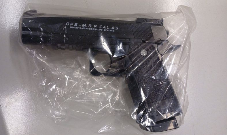 Temor en una escuela de Capital: un alumno de 11 años ingresó al aula con un arma de aire comprimido