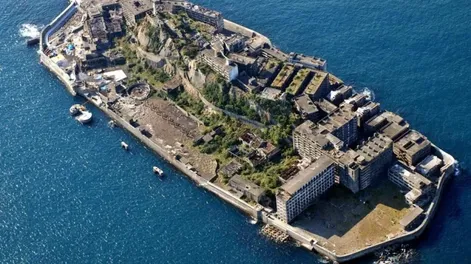 Hashima, la superpoblada isla que compró Mitsubishi y hoy es un lugar fantasma