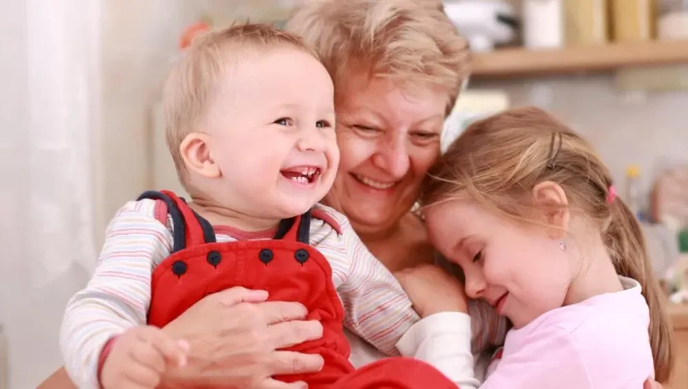 Por qué tiene tanta importancia la abuela materna para un niño