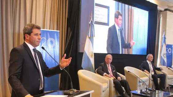 “Deberíamos ser capaces de acordar un conjunto de medidas que mejore las condiciones macroeconómicas”