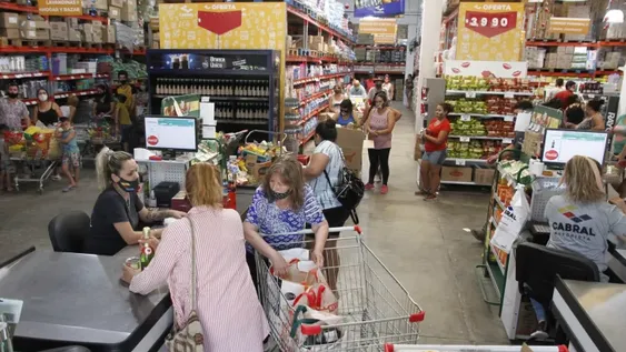 Por salarios y la reactivación, los súper locales vendieron más que a nivel país
