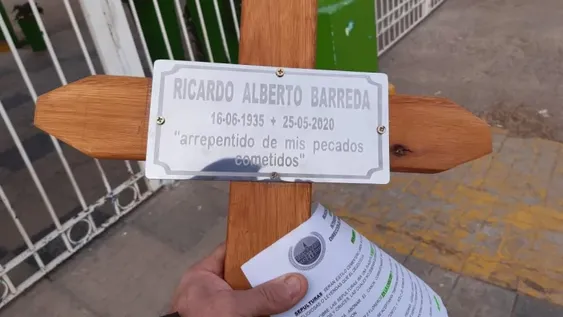 Colocaron una cruz en la tumba de Barreda: “Arrepentido de mis pecados”