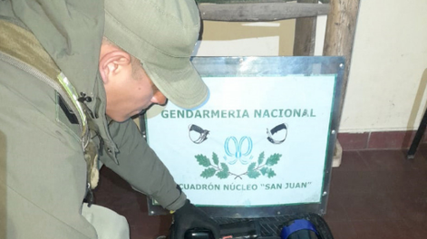 Entró a San Juan con una valija llena de frascos con marihuana