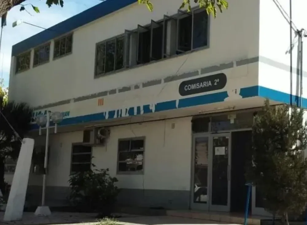 Entraron mientras dormía y le robaron joyas y dólares