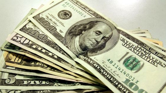 El dólar subió a $37,88 tras una menor renovación de Leliq