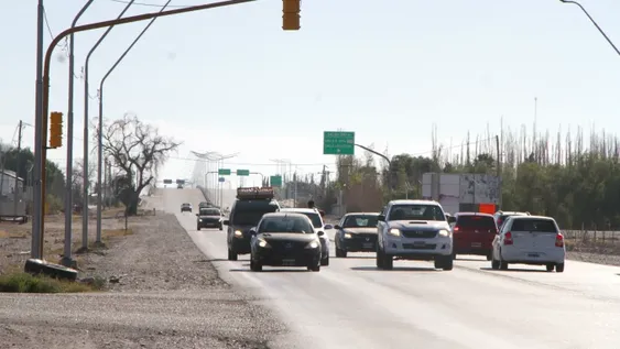 EN OBRA. En la actualidad la Ruta 40 sur se encuentra con desvíos y áreas sin pavimentar debido a los trabajos que estaban en proceso.