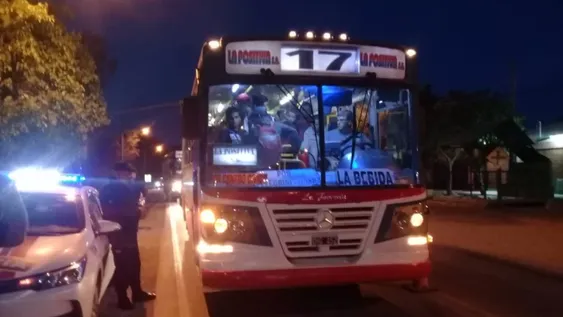 A partir de este miércoles, en los micros de la línea 17 viajará un policía en La Bebida