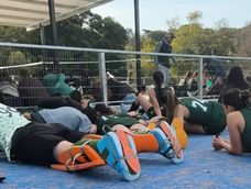 balacera y panico: jugadoras de hockey debieron tirarse al piso durante un enfrentamiento armado