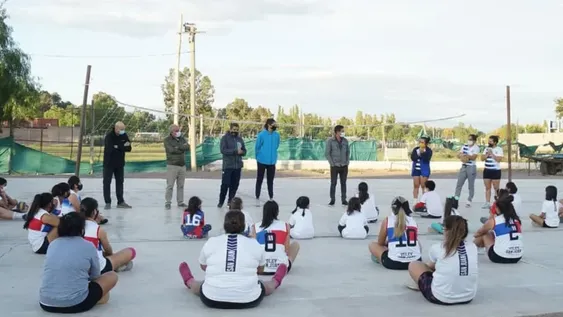 Los abuelos que por primera vez tendrán clases gratis de gimnasia
