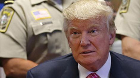 En busca del voto latino, Trump bajó el tono sobre la inmigración