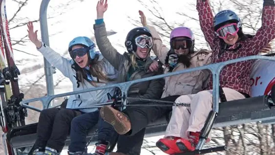 La temporada de viajes de egresados viene con aumentos de hasta el 70%