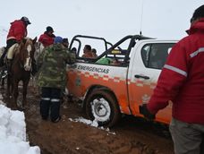 La Dirección de Protección Civil, Gendarmería Nacional, la Municipalidad de Iglesia, la Dirección Provincial de Vialidad, la Secretaría de Estado de Ambiente y el Ministerio de Familia y Desarrollo Humano, articulando esfuerzos para brindar asistencia a las familias&nbsp;