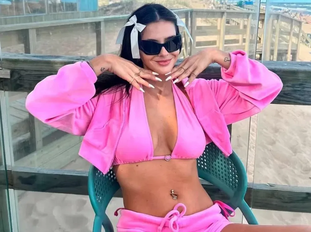 Guía de colores y estilos que dominan los looks de playa este verano