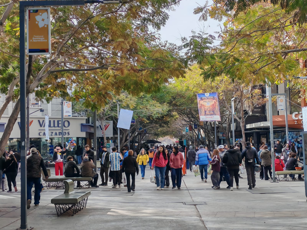 Muchos sanjuaninos aprovecharon el sábado para hacer las compras por el Día del Padre.