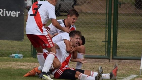 El sanjuanino Guallama marcó dos goles para River ante Boca en la Octava