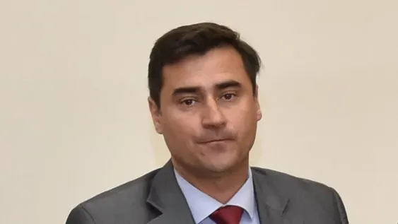 Pedófilo admitirá que violaba a su sobrinita a cambio de dejarla ver TV, acepta 13 años