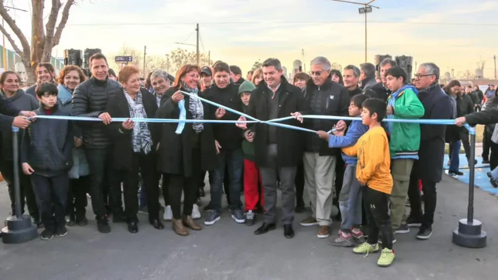 Orrego inauguró obras de pavimento en barrios de Santa Lucía