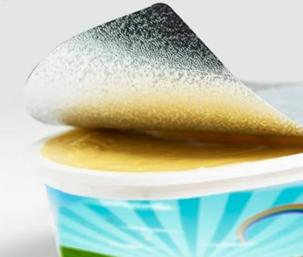 ¿La tapa de aluminio de los quesos se tiene que sacar?