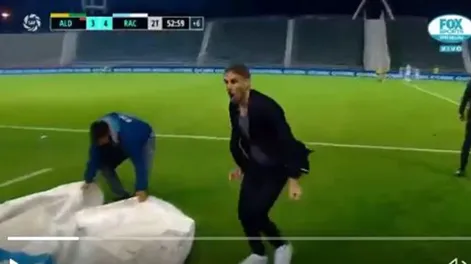 ¡Casi se mata! El festejo loco de Beccacece tras el agónico triunfo de Racing