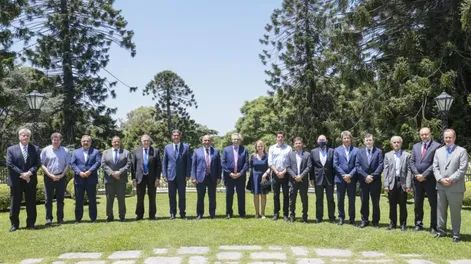 Uñac y otros 15 gobernadores, meten en agenda el subsidio al transporte y la modificación de la Corte