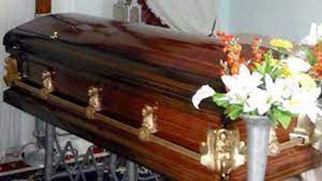 Se murió y dejó un duro mensaje a su familia: “Sigan tan lejos como estuvieron”