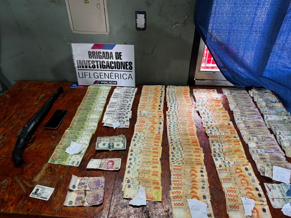 En el allanamiento, la Policía encontró dinero, drogas y armas.