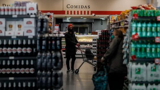 Covid: aumentan casi un 300% los casos