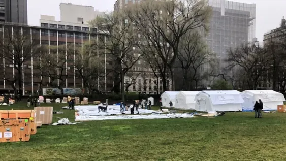 Por el avance de la pandemia, levantan un hospital de campaña en el Central Park