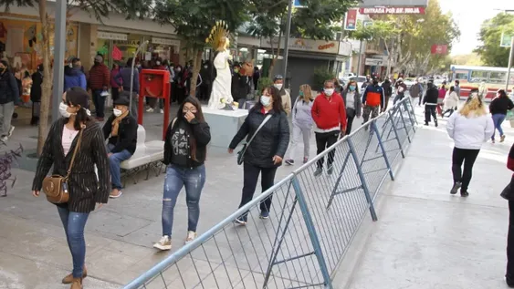 El lunes quitan las vallas en la peatonal y los comerciantes controlarán los permisos
