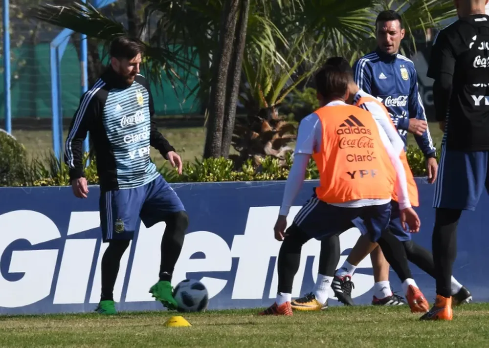 Sin arquero, Sampaoli paró su primer equipo en la previa del Mundial
