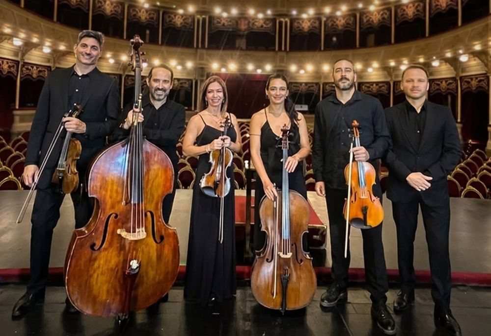Mozarteum San Juan presenta una experiencia inmersiva, que fusiona la musica de Camerata Docta con artes visuales, en vivo.