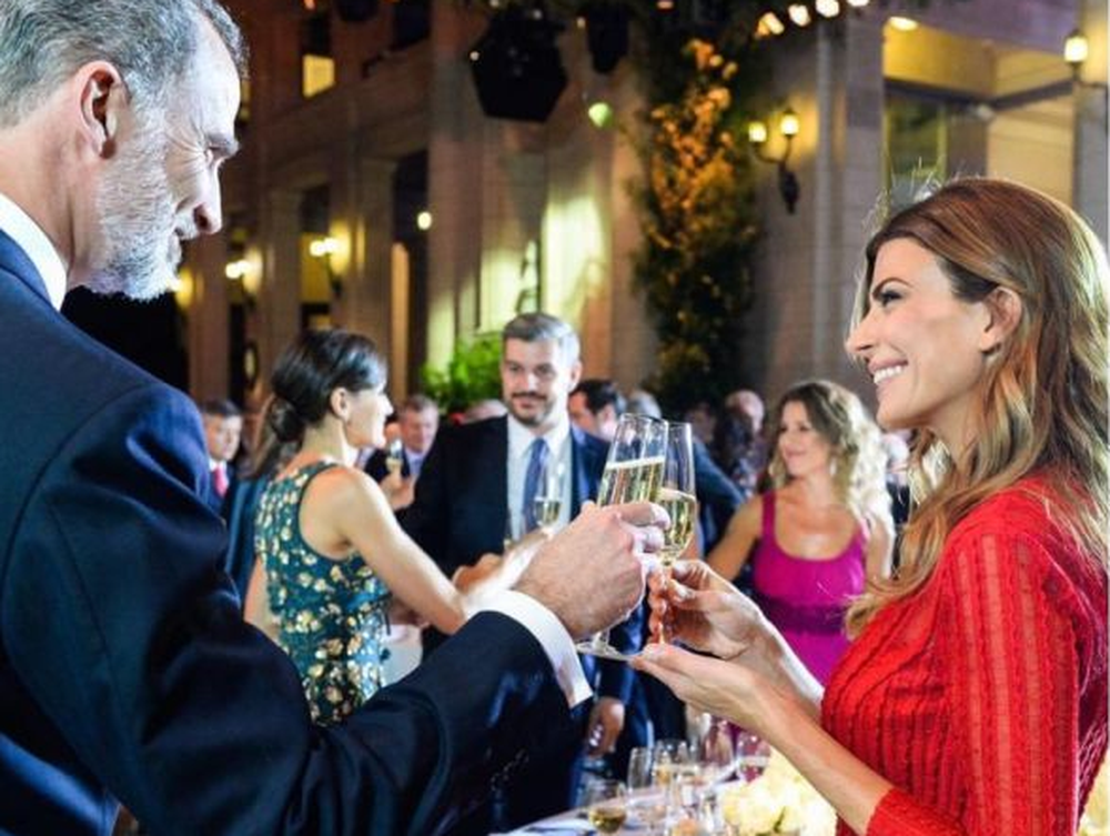 rey Felipe VI y Juliana Awada durante un encuentro diplomático, cuando ella era primera dama argentina.