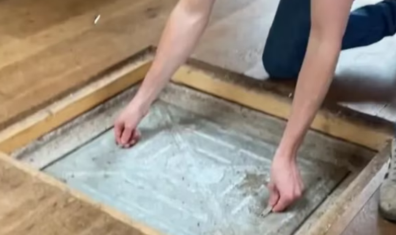 Remodelaban su cocina y hallaron una tapa secreta en el suelo: qué había debajo