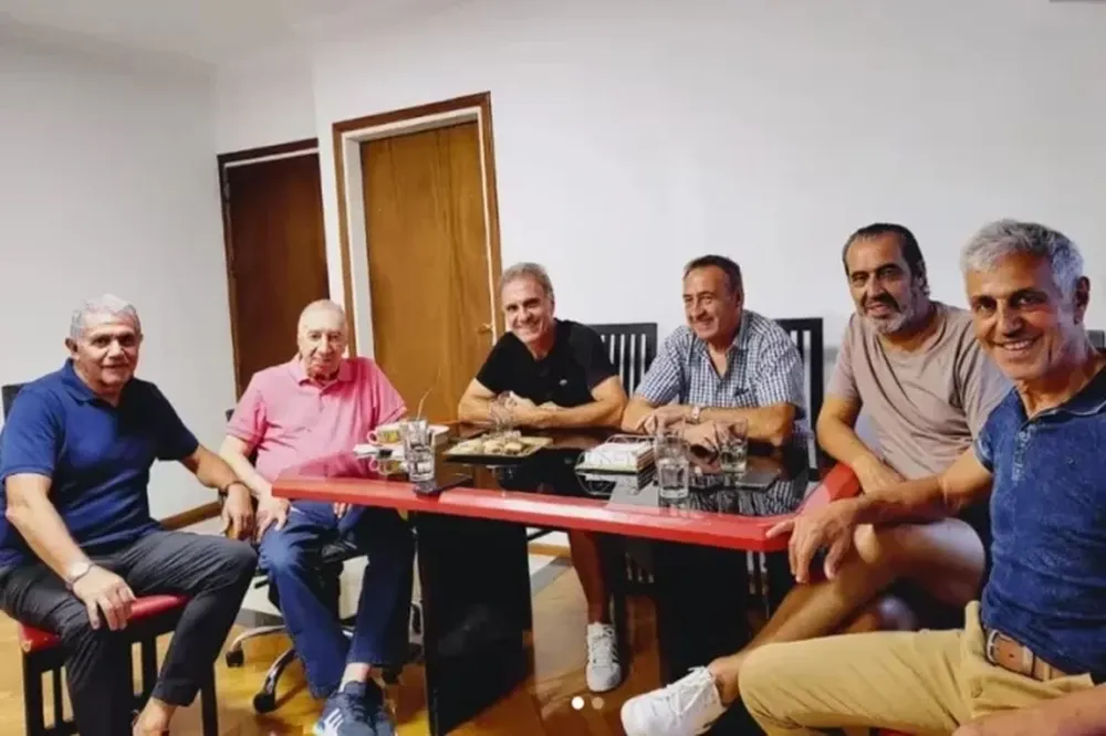 Carlos Bilardo recibió una emotiva visita