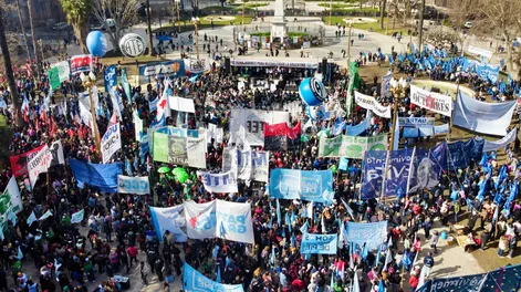 La marcha comenzó en la Iglesia de San Cayetano con una bendición a cargo del arzobispo Jorge García Cuerva.