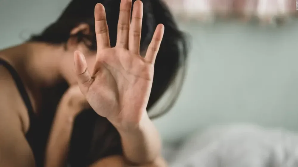 Manoseó a su hija de 15 años y fue condenado a 3 años de prisión pero no irá a la cárcel