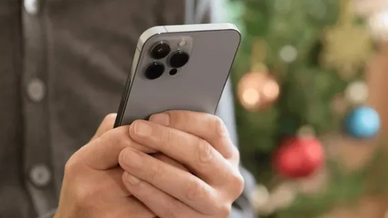 Un joven ladrón asaltó con un cuchillo a dos chicas y les robó un costoso celular