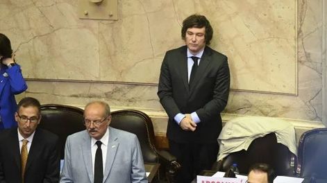 Milei presentó sus modelos para una dolarización al FMI