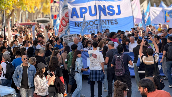La marcha en San Juan convocó a miles de personas. Fotos: Daniel Arias - Diario de Cuyo