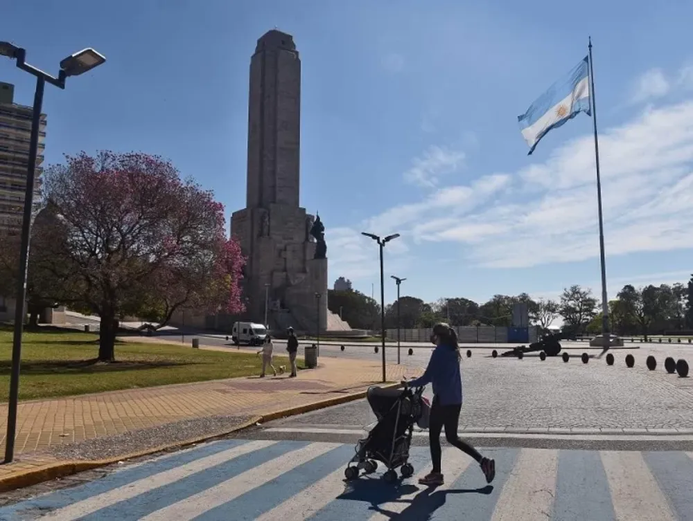 Escasa circulación y persianas bajas en el regreso a las restricciones en Rosario
