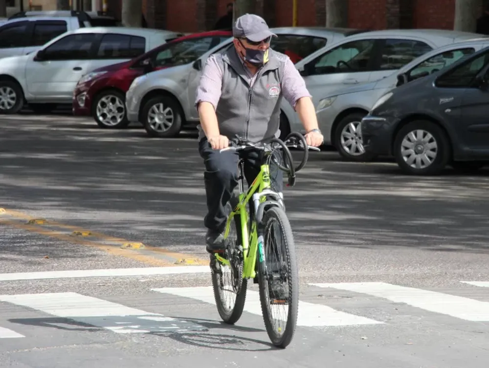 Aumenta la brecha entre personas que cursan la enfermedad y los recuperados