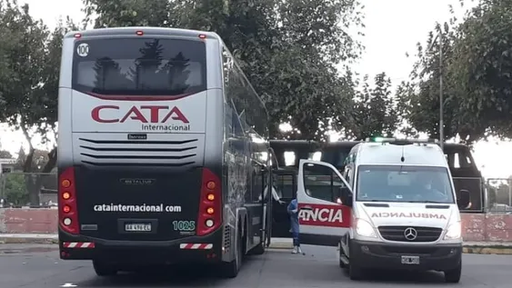 Aislarán a los pasajeros del colectivo que llegó de Chile, pero no les harán estudios