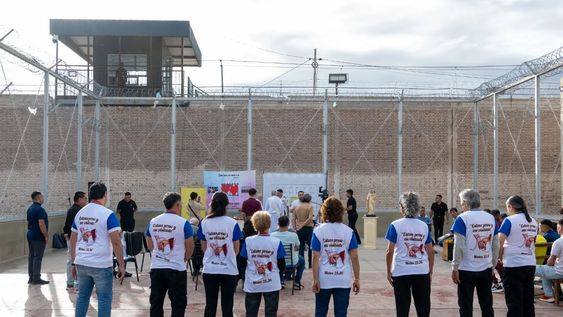 Este Jueves Santos hubo celebración de misa y lavado de pies en el Servicio Penitenciario Provincial con la presencia de Monseñor Jorge Lozano.