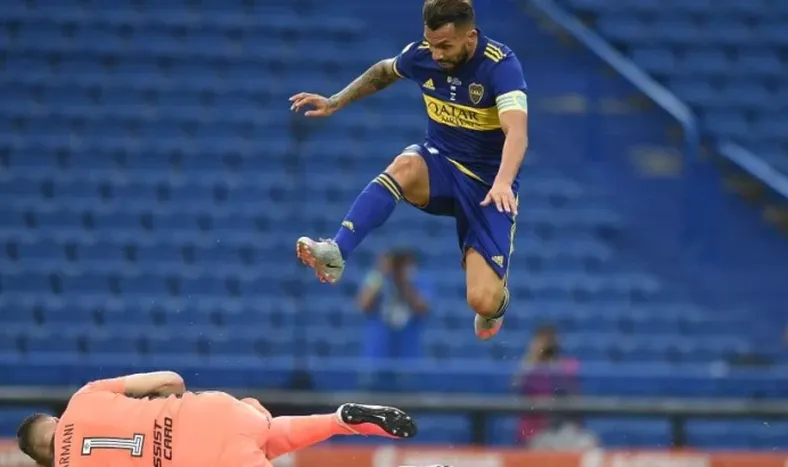 La gran atajada de Armani a Tevez