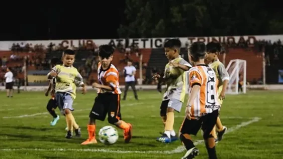 LOS PEQUEÑOS en su hora más esperada: Hoy larga el Mundialito de Trinidad.