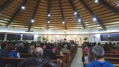 Vigilia en distintas parroquias locales