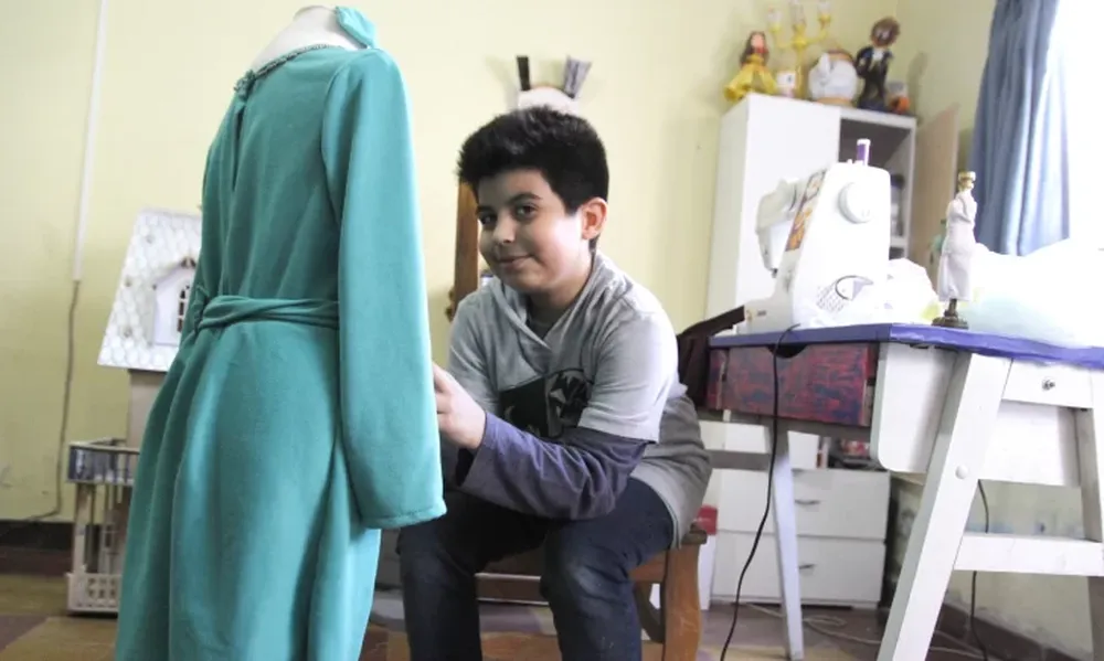 Con 9 años ya sorprende a todos con sus dotes de diseñador de modas