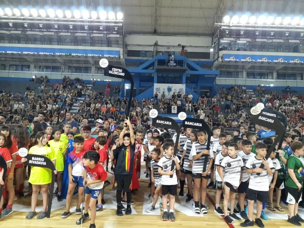 Un emotivo acto en la Catedral del hockey puso en marcha el Mundialito de Bancaria